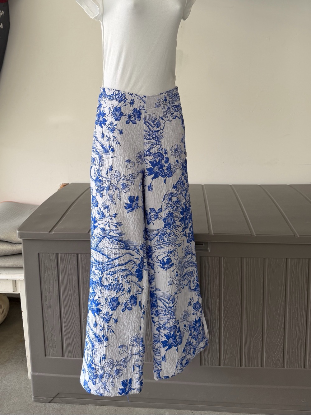Nike jacquard White & Blue Floral Wide-Leg Pants